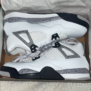 Jordan 4 Retro OG in Summit White and Fire Red SIZE Y3